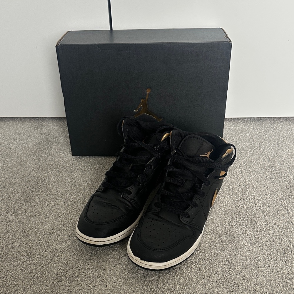 Jordan kids Black and Gold High-Top Sneakers